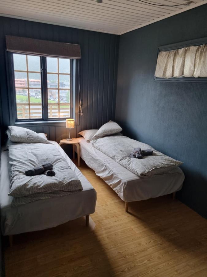 Stor Leilighet Med 4 Senger Sentralt I Forde Dış mekan fotoğraf