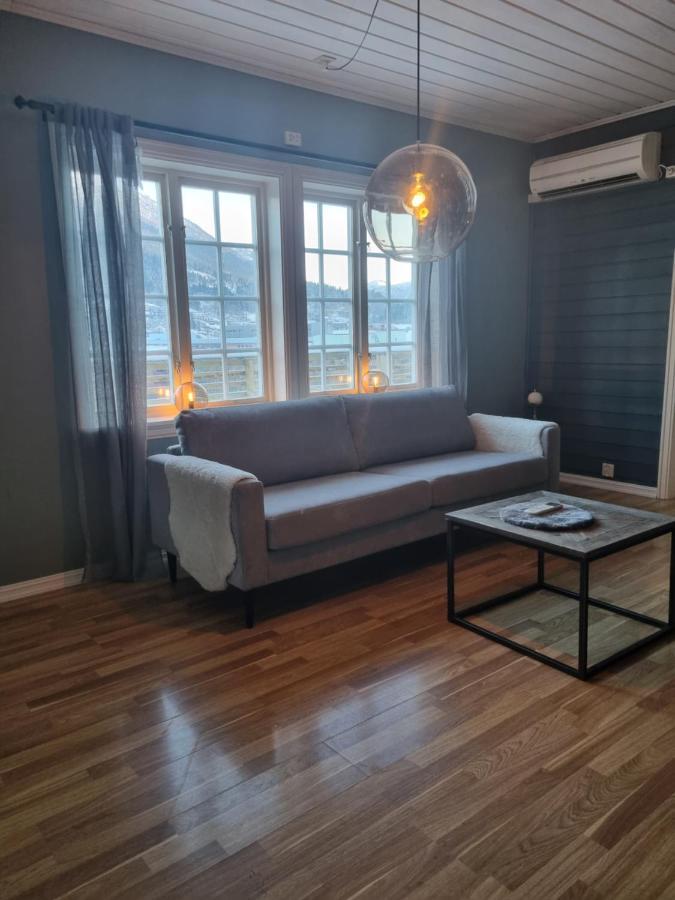 Stor Leilighet Med 4 Senger Sentralt I Forde Dış mekan fotoğraf